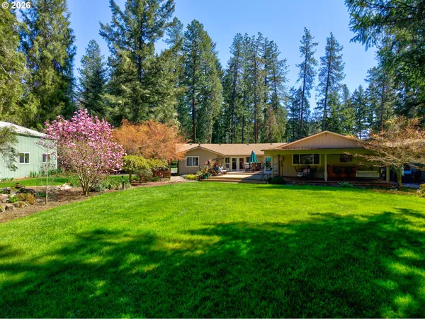 a view of a house with a yard