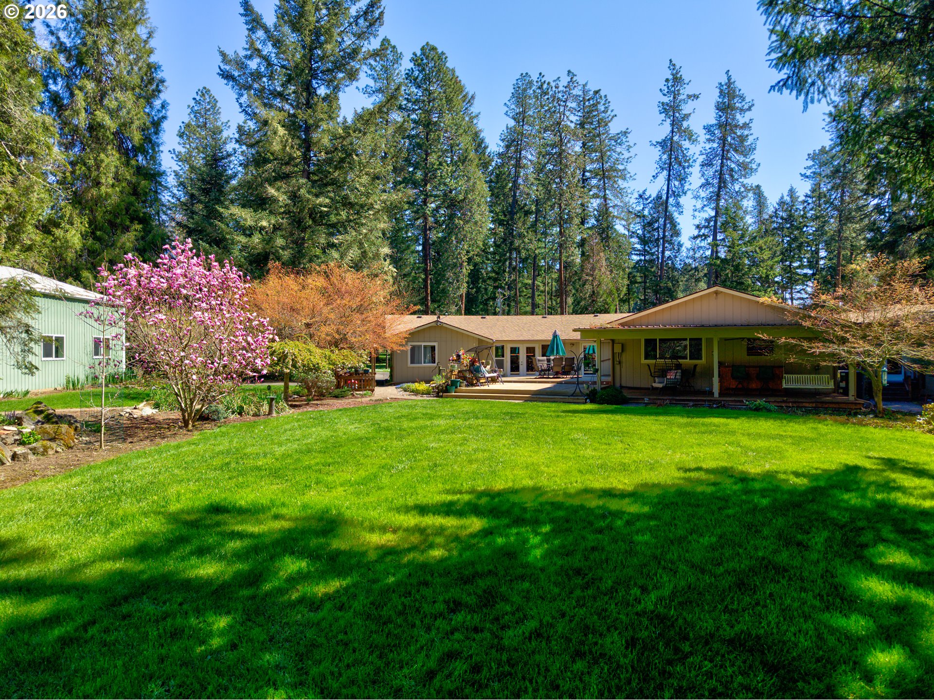 a view of a house with a yard