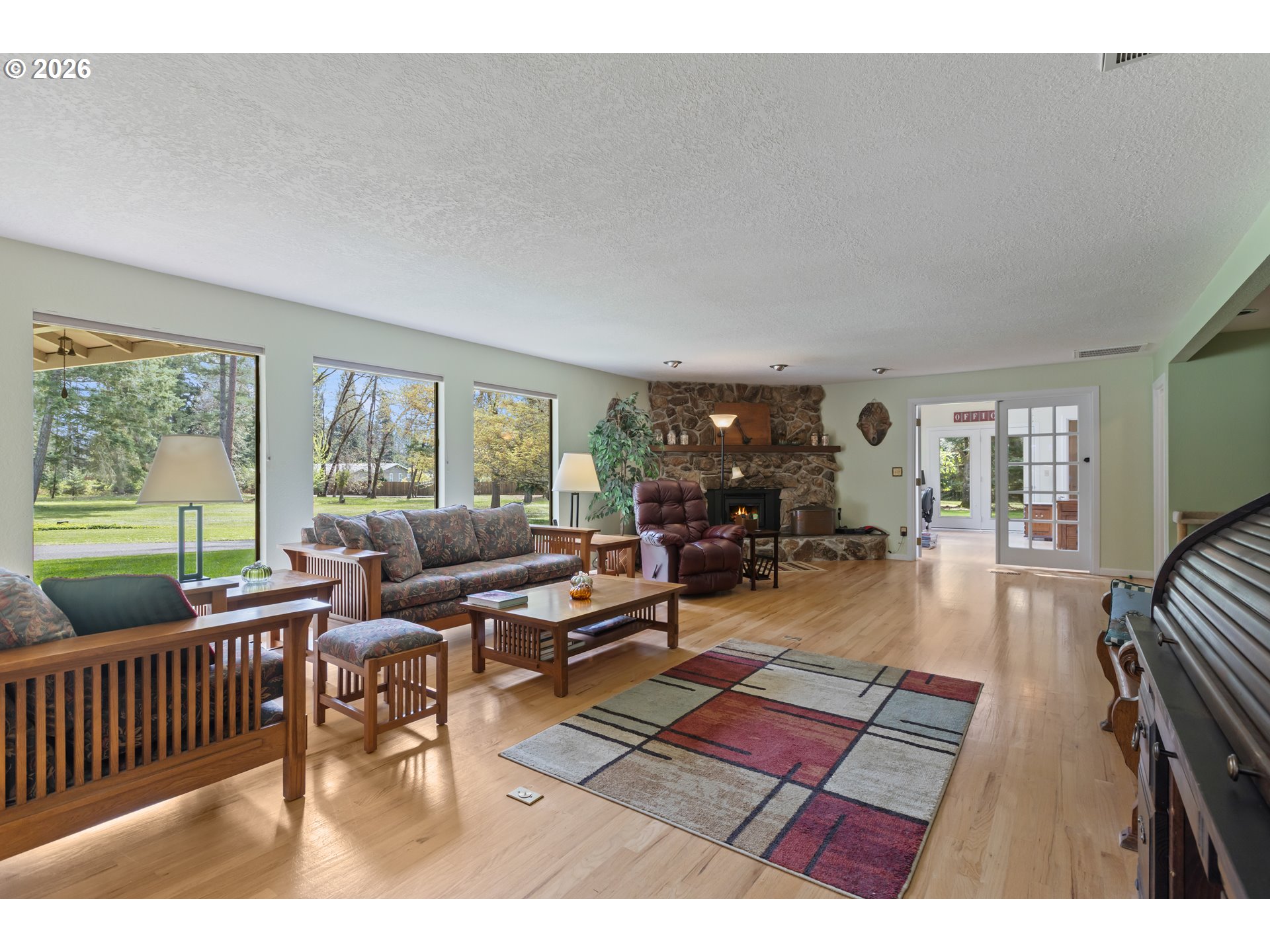 738 Elgarose Road Roseburg, OR 97471 - Photo 18 of 48 a living room with furniture and a table