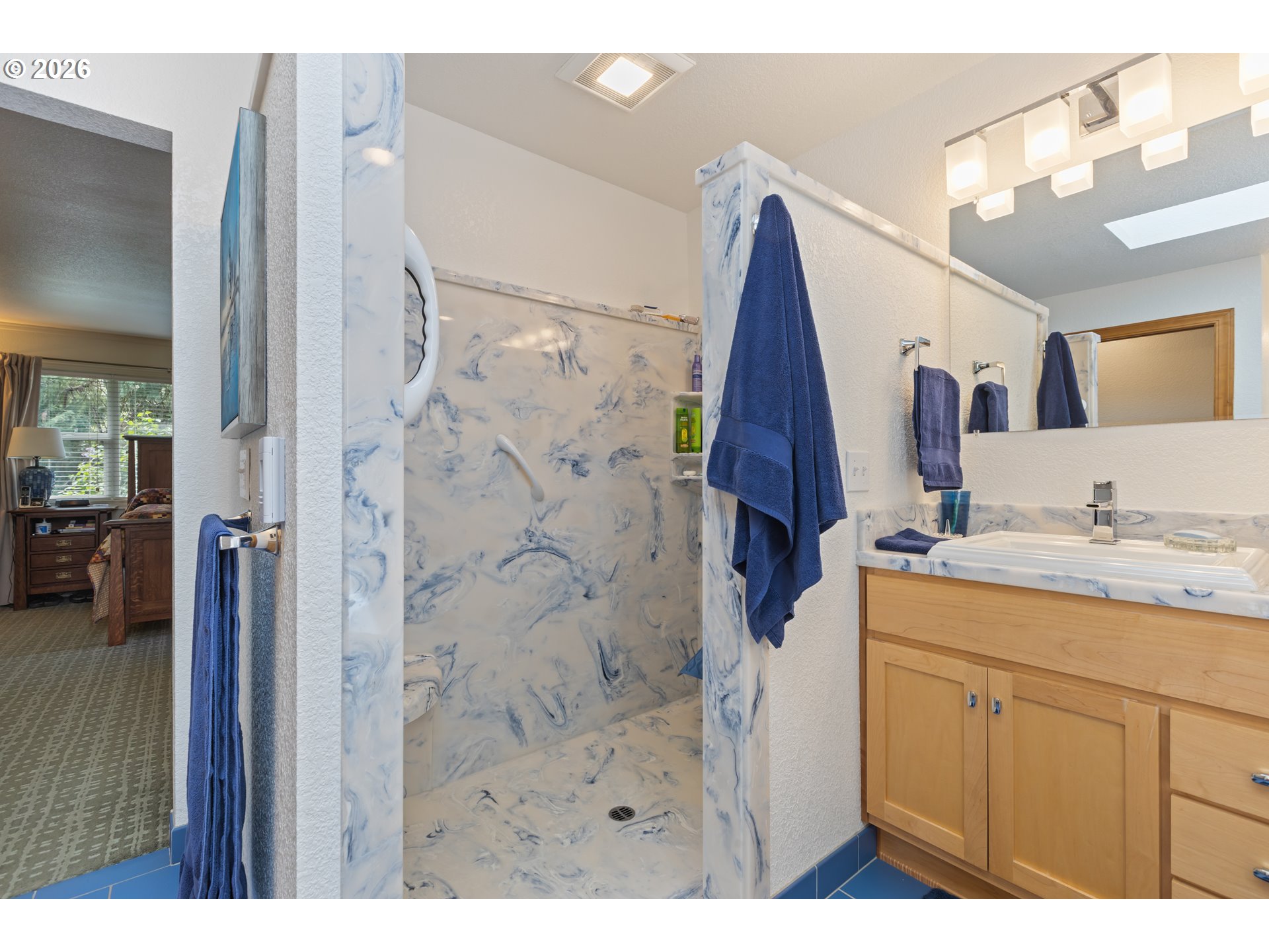 738 Elgarose Road Roseburg, OR 97471 - Photo 25 of 48 a bathroom with a sink vanity and mirror