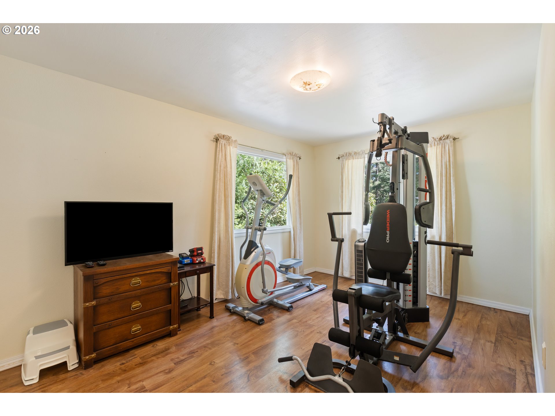 738 Elgarose Road Roseburg, OR 97471 - Photo 35 of 48 a room with furniture and wooden floor