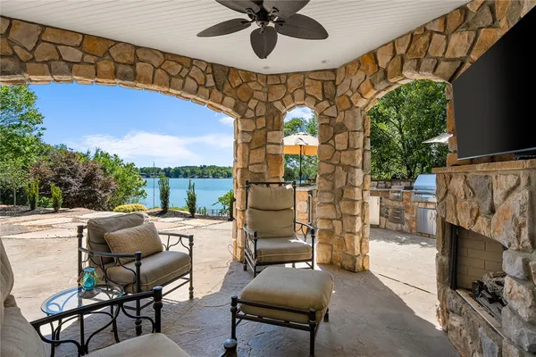 $2,650,000 | 302 Bay Hill Drive, West Union, SC 29696