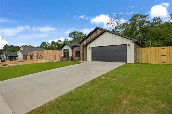 $309,560 | 16226 Crossing Circle, Lindale, TX 75771