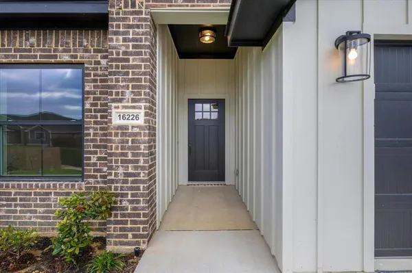 $309,560 | 16226 Crossing Circle, Lindale, TX 75771