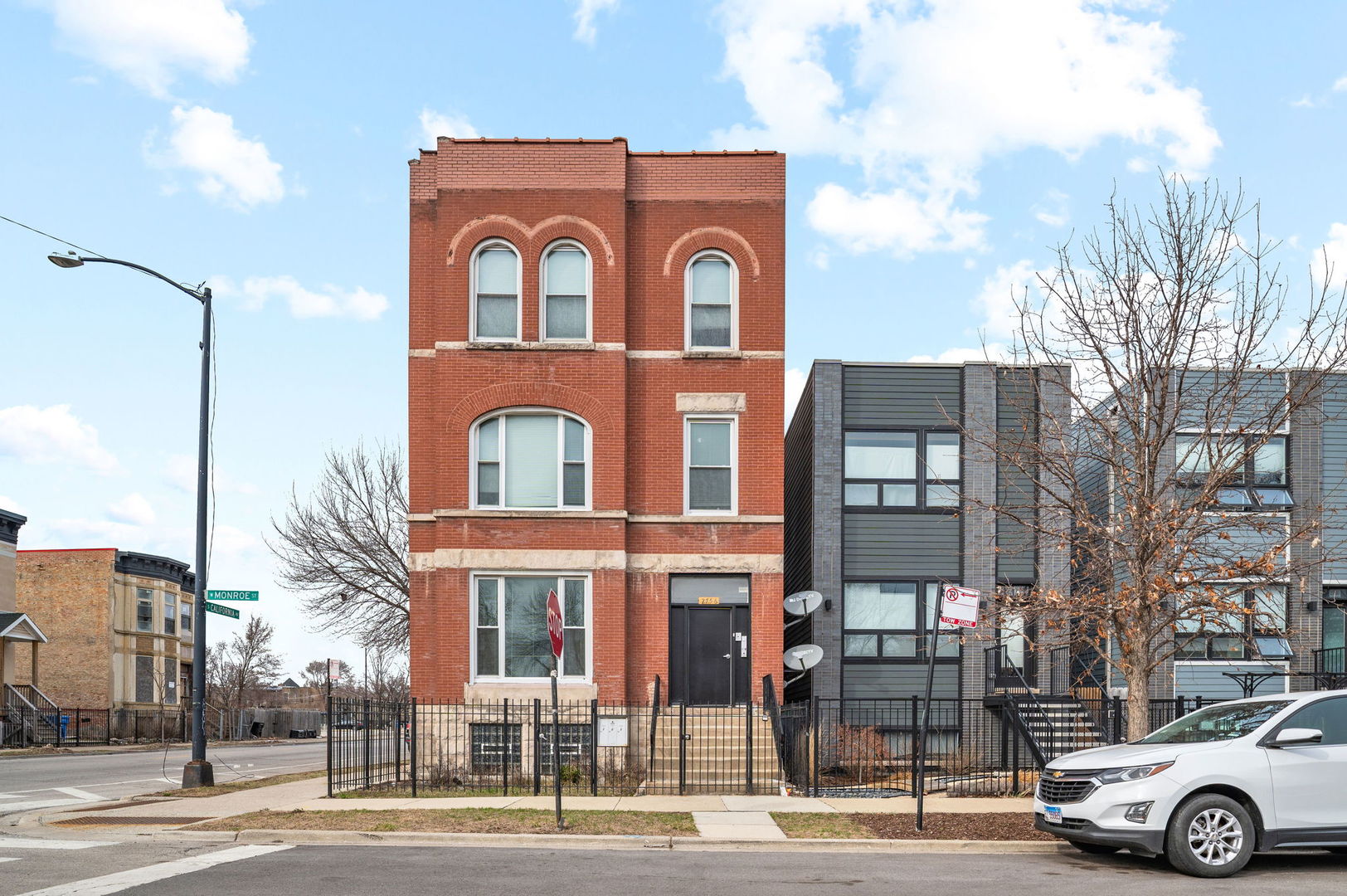 2756 West Monroe Street Chicago, IL 60612 - Photo 2 of 52 a building view