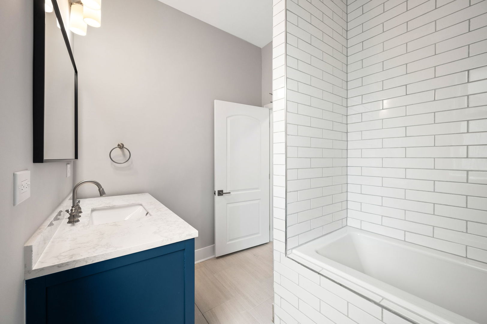 2756 West Monroe Street Chicago, IL 60612 - Photo 38 of 52 a bathroom with a sink and a bathtub