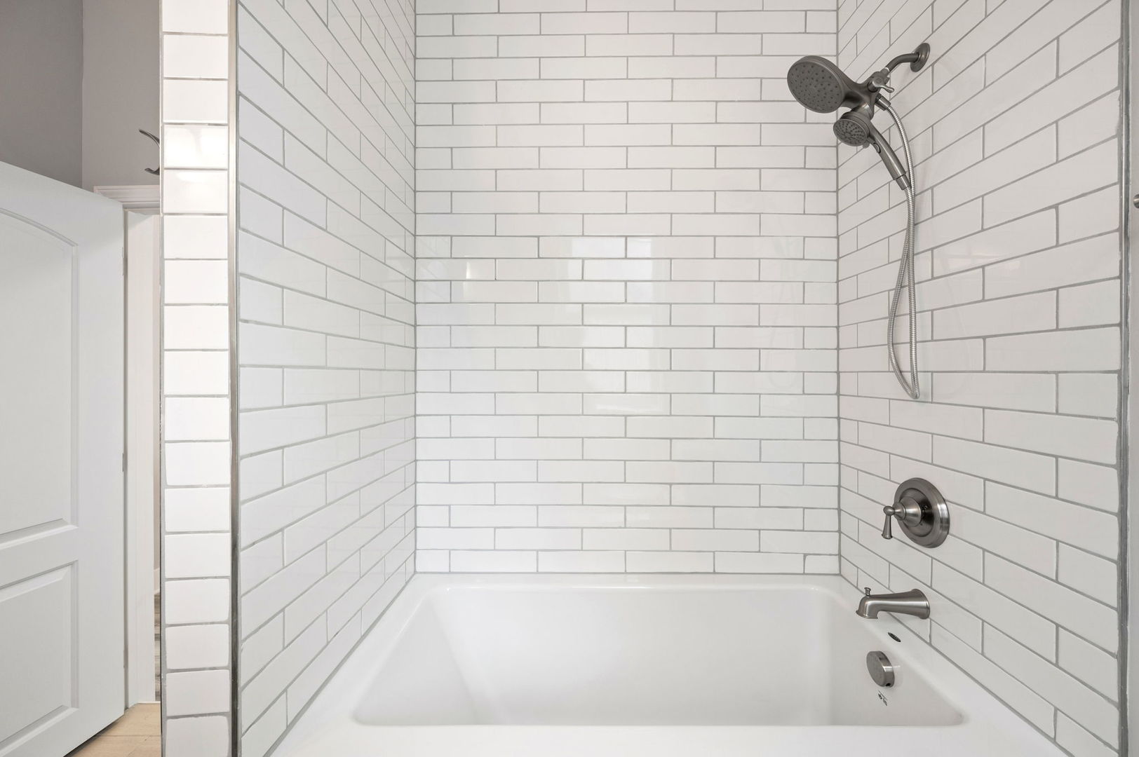 2756 West Monroe Street Chicago, IL 60612 - Photo 39 of 52 a bathroom with a bathtub