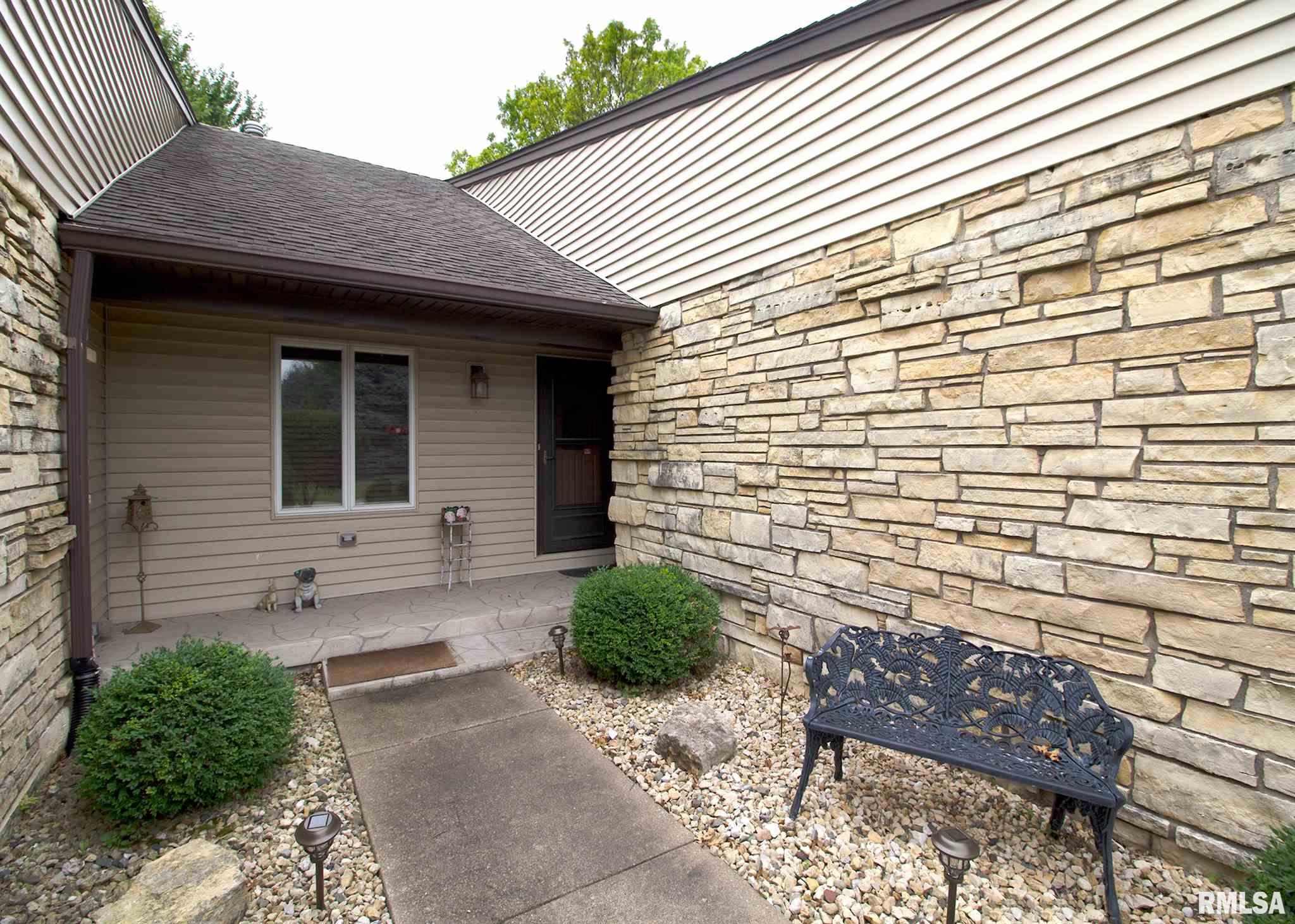 3324 East Ridge Place Bettendorf, IA 52722 - Photo 2 of 30 Gallery Image 2