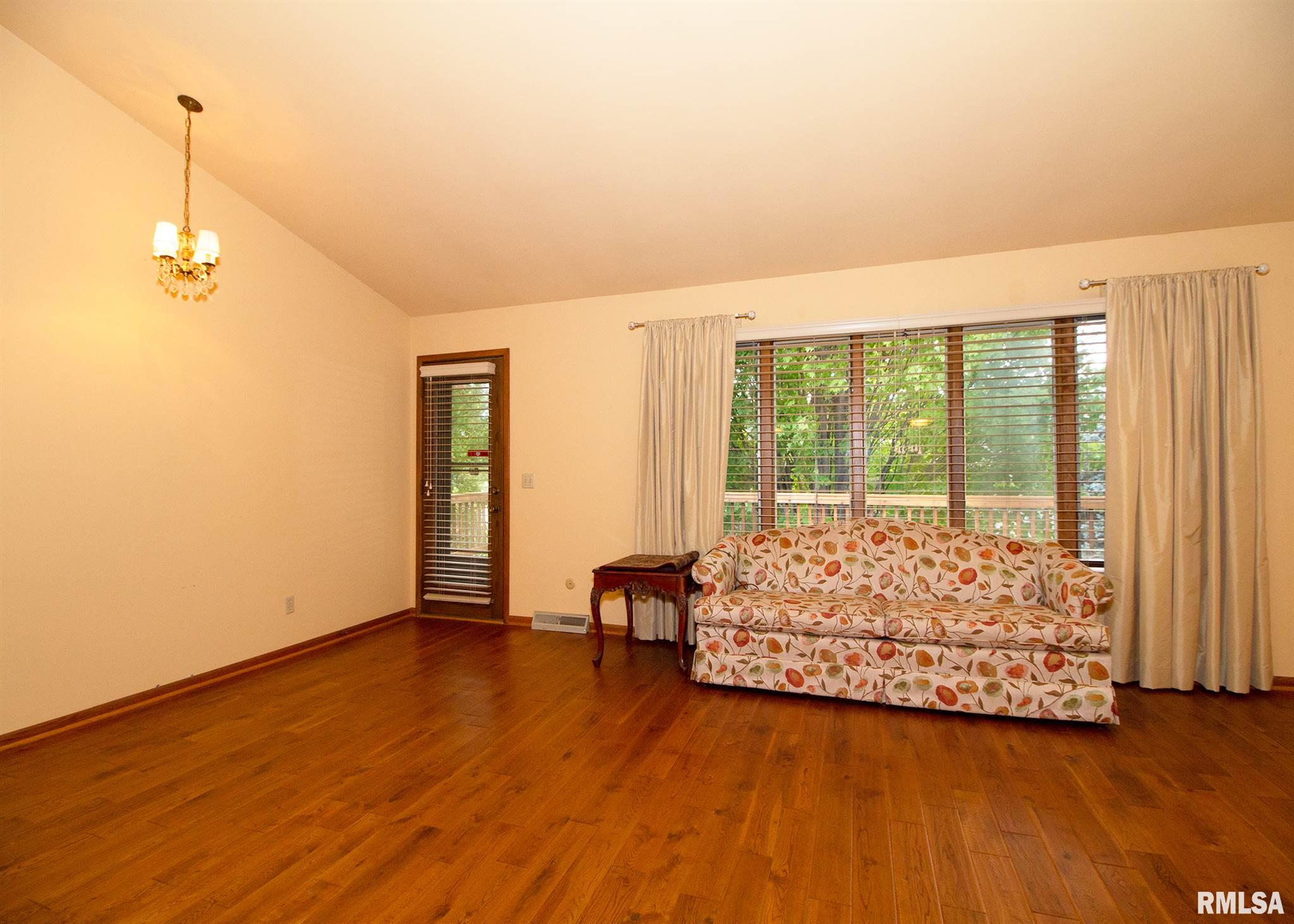 3324 East Ridge Place Bettendorf, IA 52722 - Photo 4 of 30 Gallery Image 4