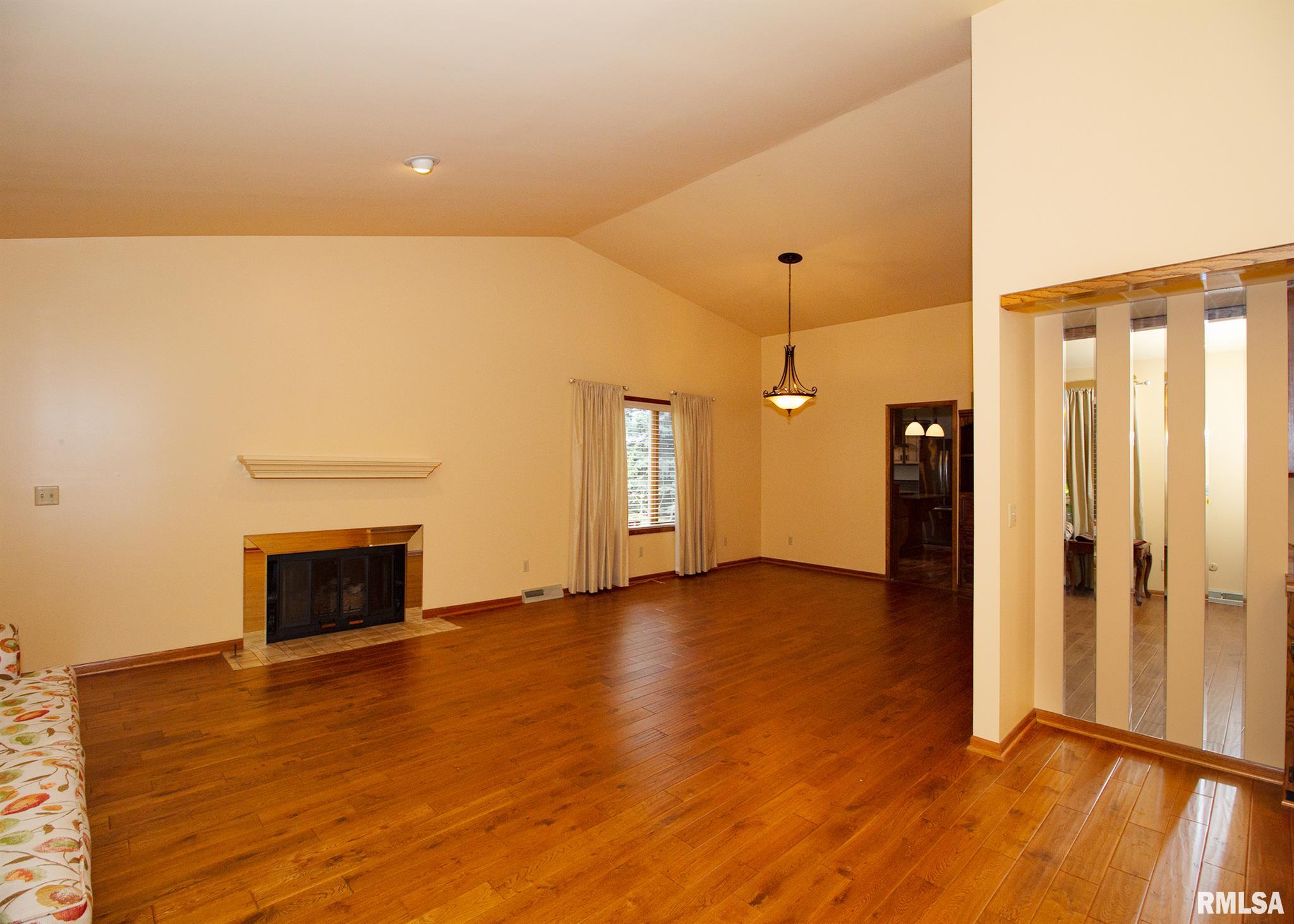 3324 East Ridge Place Bettendorf, IA 52722 - Photo 6 of 30 Gallery Image 6