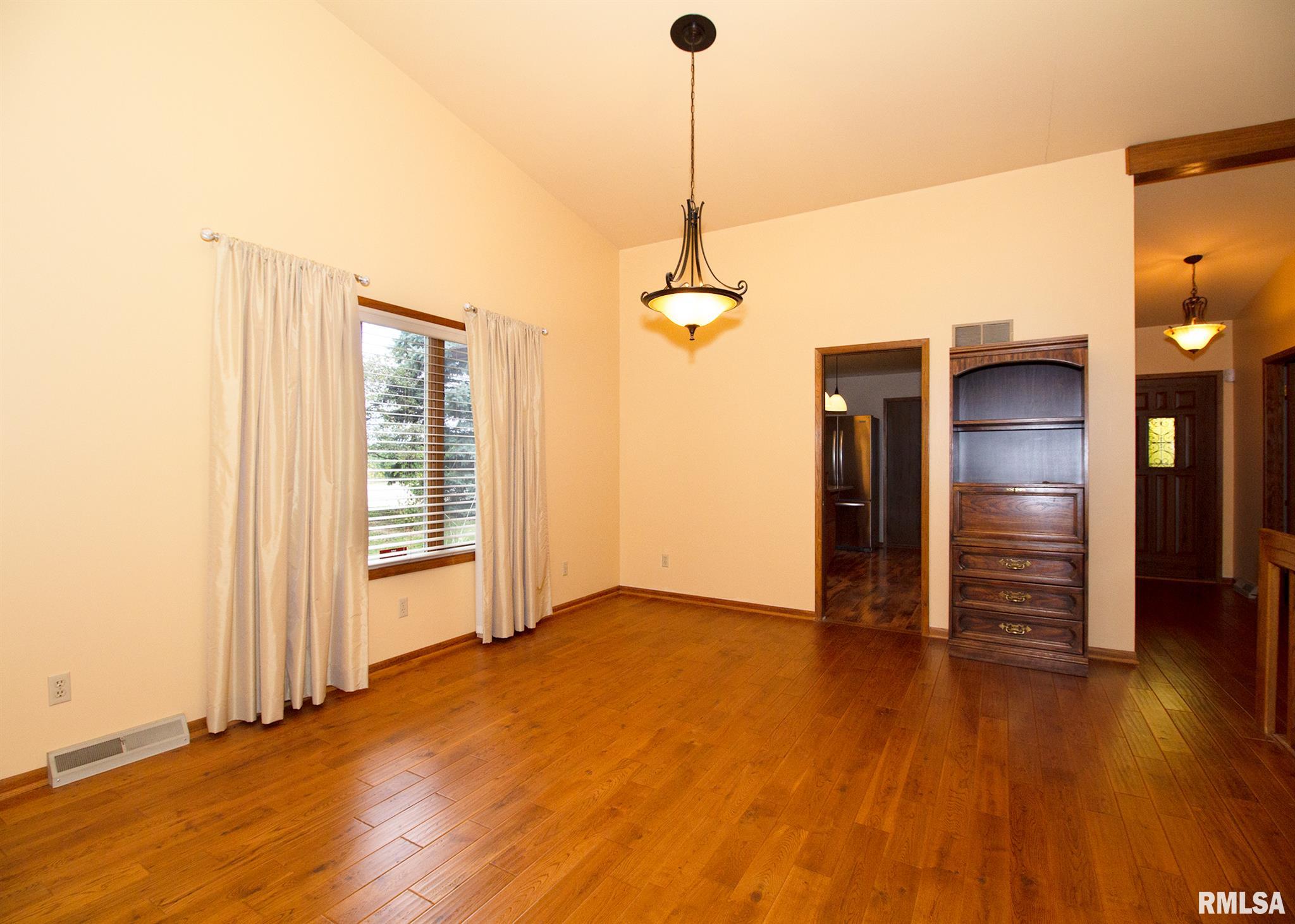 3324 East Ridge Place Bettendorf, IA 52722 - Photo 8 of 30 Gallery Image 8