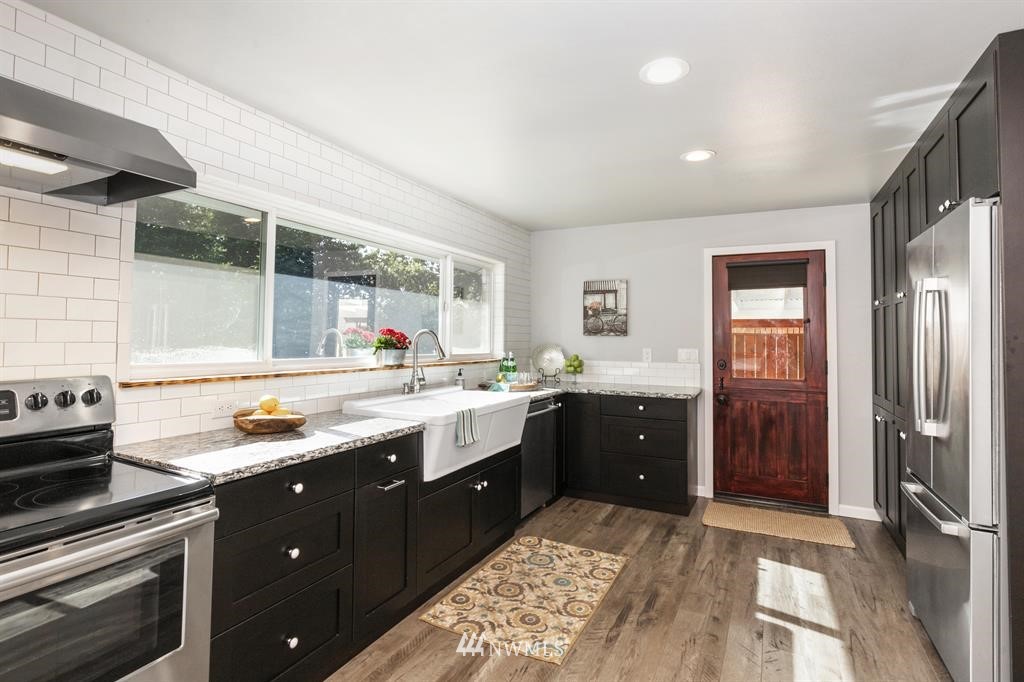 2020 Rocky Point Road Northwest Bremerton, WA 98312 - Photo 12 of 31 Gallery Image 12