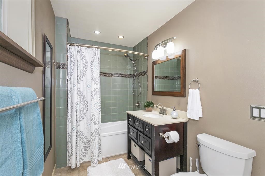 2020 Rocky Point Road Northwest Bremerton, WA 98312 - Photo 17 of 31 Gallery Image 17