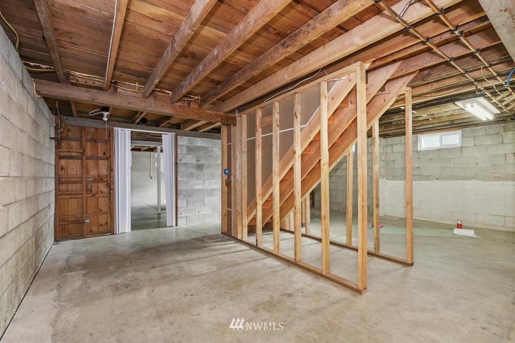 2020 Rocky Point Road Northwest Bremerton, WA 98312 - Photo 21 of 31 Gallery Image 21
