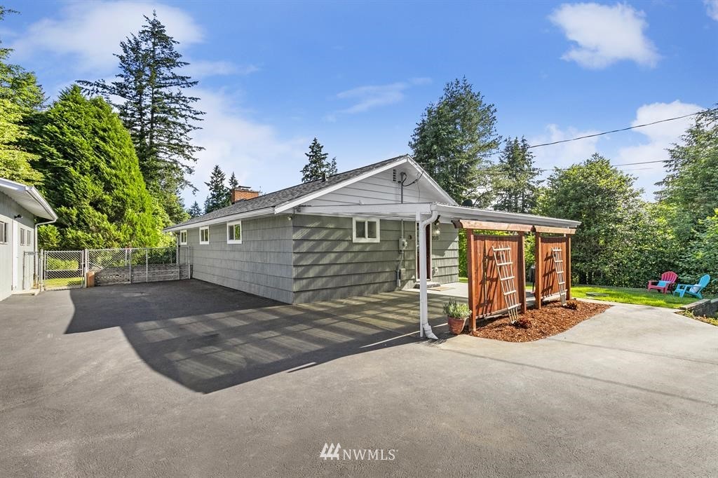 2020 Rocky Point Road Northwest Bremerton, WA 98312 - Photo 4 of 31 Gallery Image 4