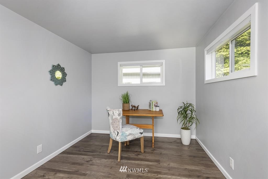2020 Rocky Point Road Northwest Bremerton, WA 98312 - Photo 10 of 31 Gallery Image 10