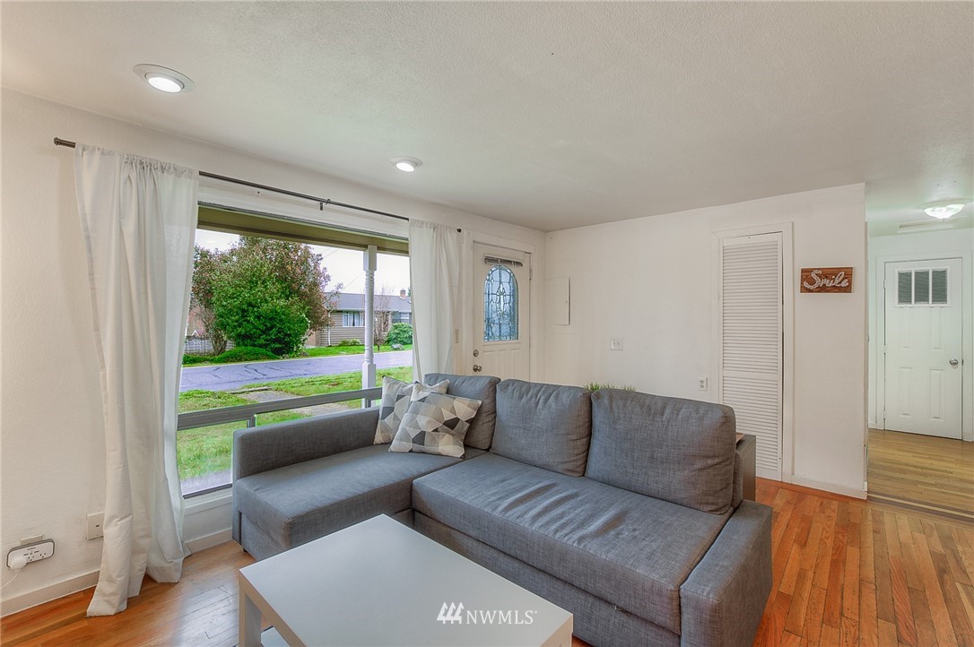 3922 Northeast 6th Street Renton, WA 98056 - Photo 2 of 15