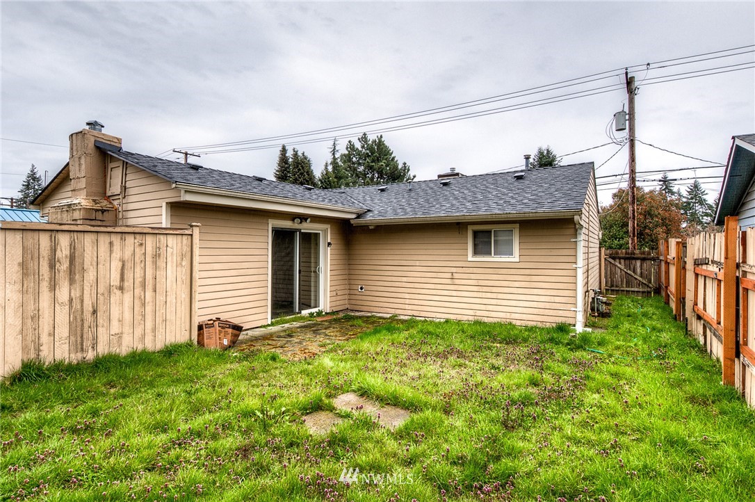 3922 Northeast 6th Street Renton, WA 98056 - Photo 14 of 15