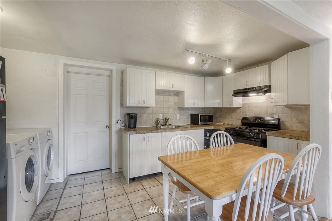 3922 Northeast 6th Street Renton, WA 98056 - Photo 6 of 15