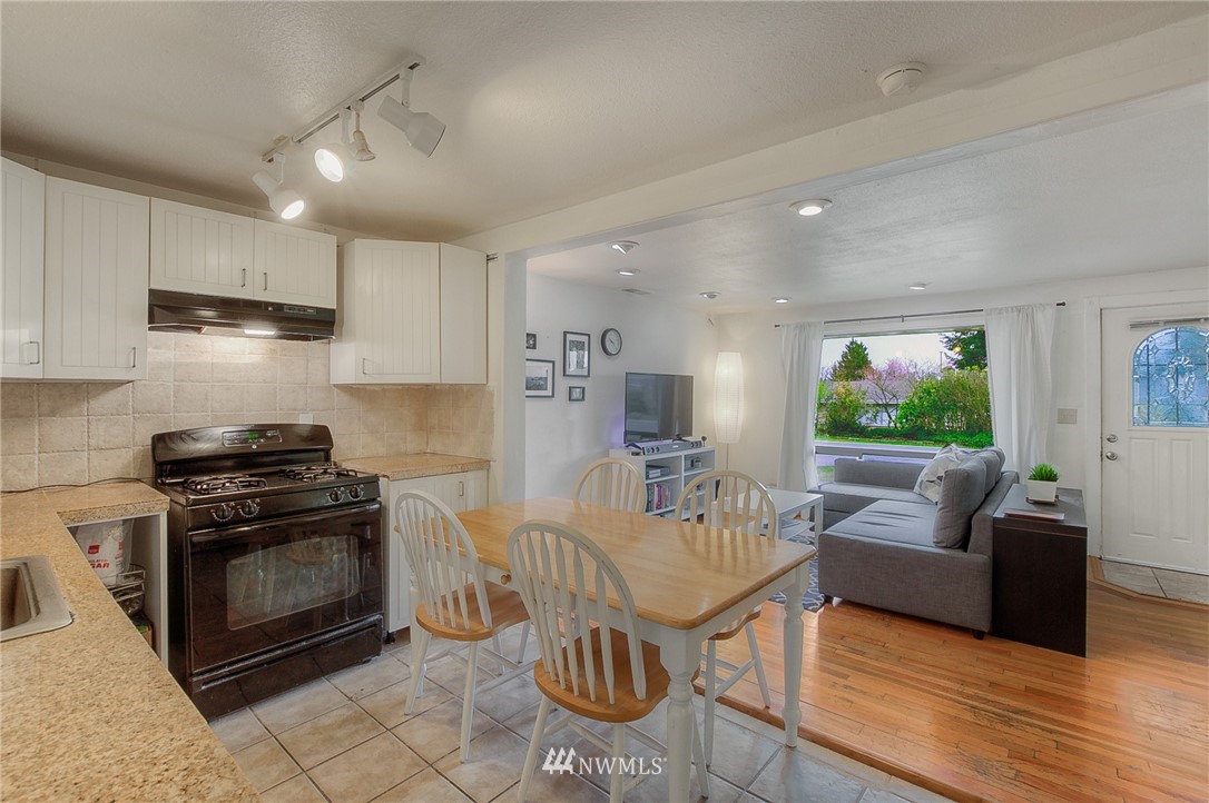 3922 Northeast 6th Street Renton, WA 98056 - Photo 7 of 15