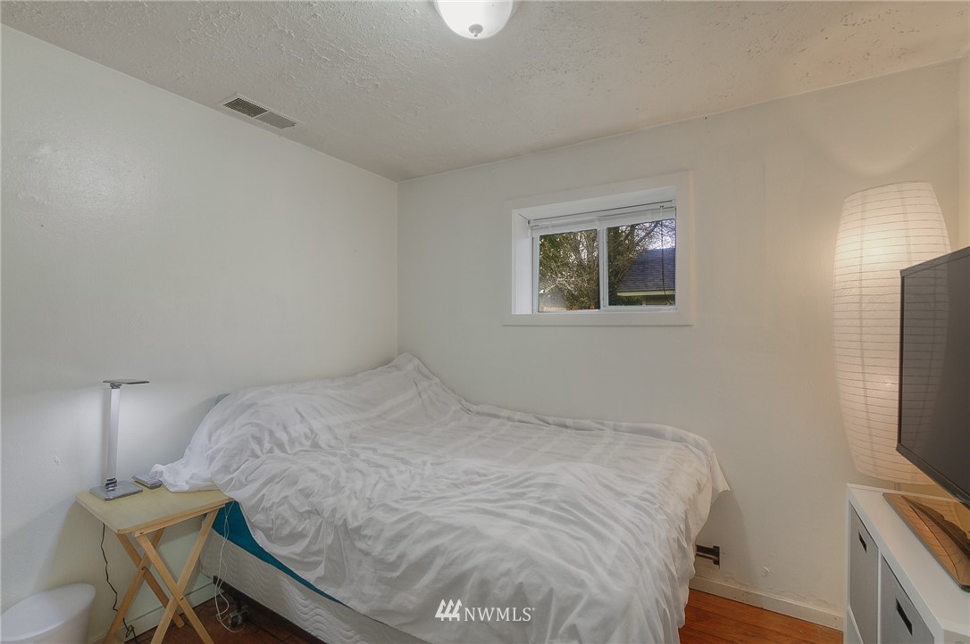 3922 Northeast 6th Street Renton, WA 98056 - Photo 9 of 15
