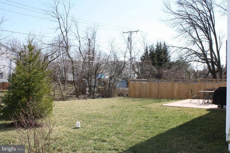 445 Neepier Road Catonsville, MD 21228 - Photo 29 of 30 Back yard