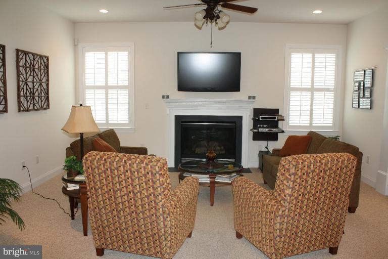 445 Neepier Road Catonsville, MD 21228 - Photo 6 of 30 Family Room