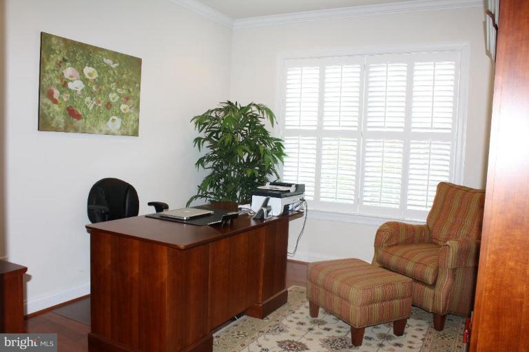 445 Neepier Road Catonsville, MD 21228 - Photo 10 of 30 Den