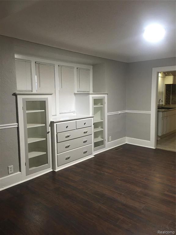 57 Elizabeth Lake Road Pontiac, MI 48341 - Photo 25 of 41