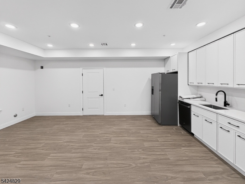 270 Hunterdon Street, Unit 1 Newark, NJ 07103 - Photo 14 of 35