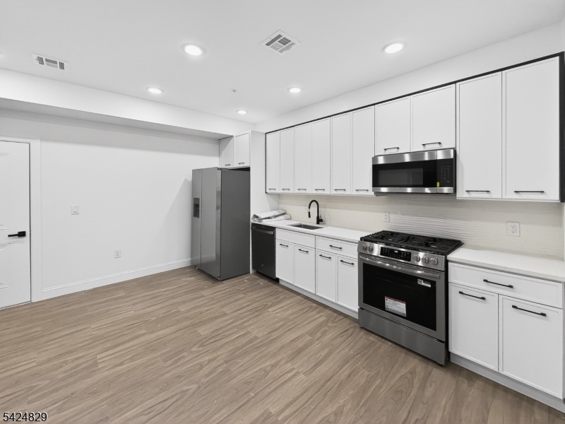 270 Hunterdon Street, Unit 1 Newark, NJ 07103 - Photo 15 of 35