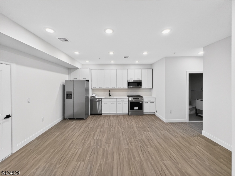 270 Hunterdon Street, Unit 1 Newark, NJ 07103 - Photo 16 of 35