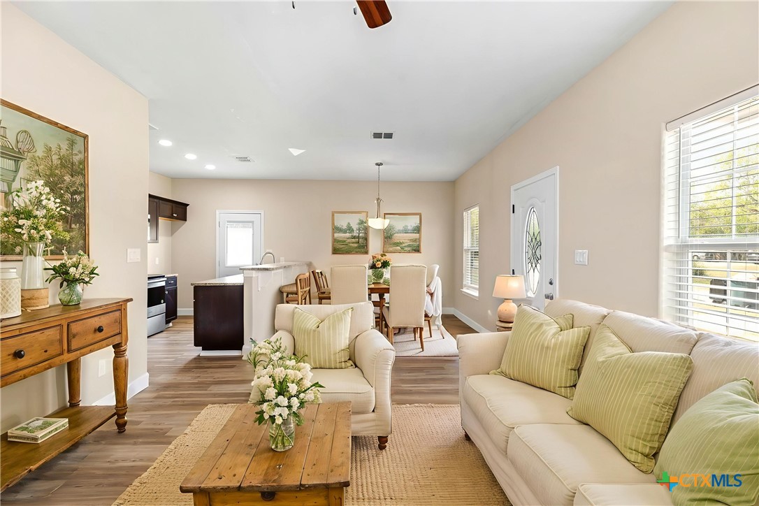 1628 Armstrong Street Luling, TX 78648 - Photo 3 of 22