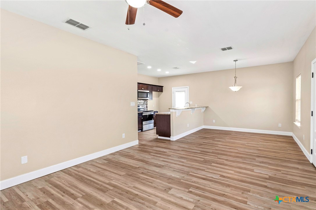 1628 Armstrong Street Luling, TX 78648 - Photo 5 of 22