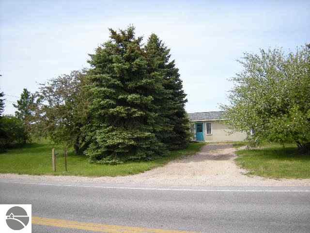 232 West Potter Road Traverse City, MI 49696 - Photo 1 of 9 1710364.JPG