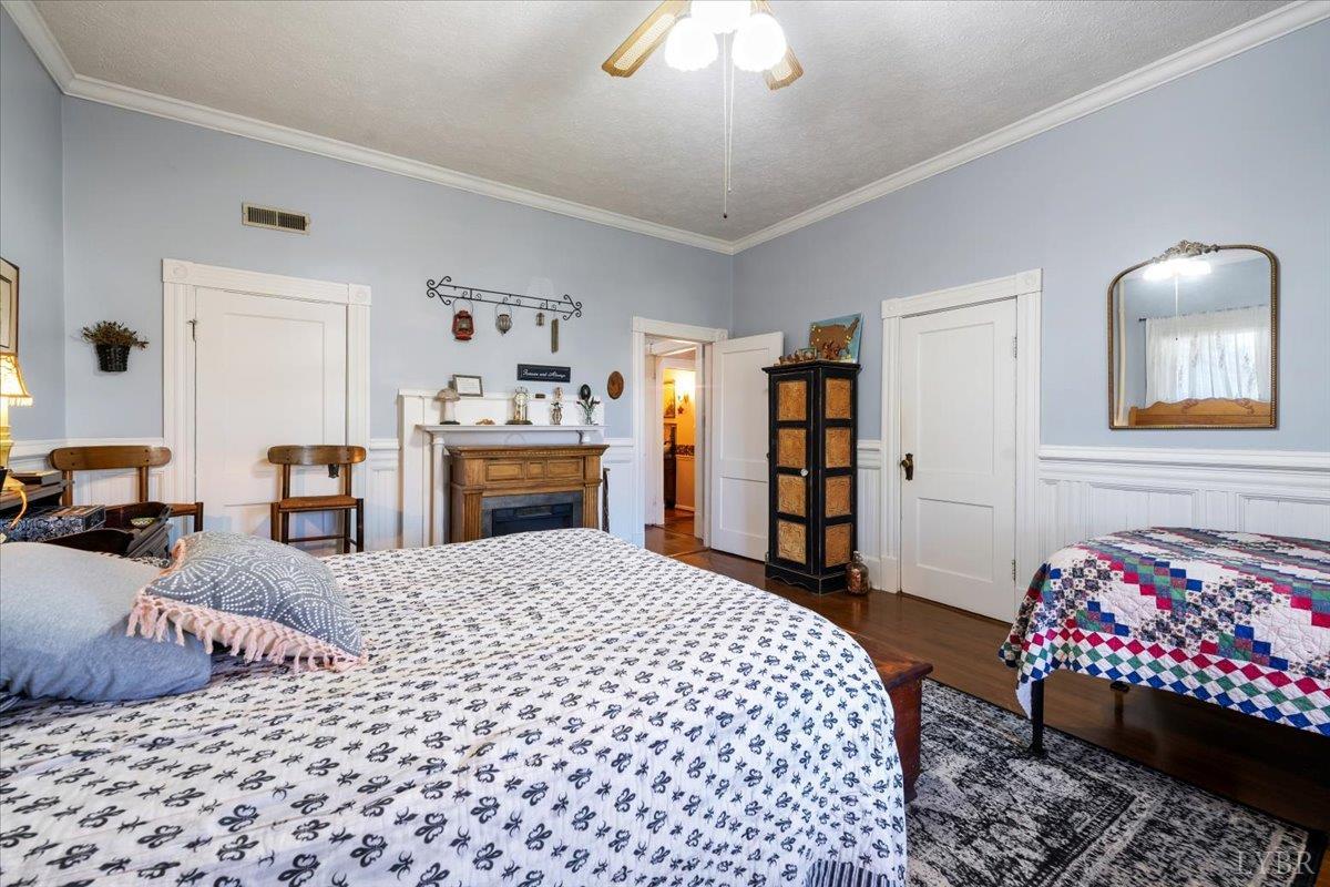 601 Henry Street Gretna, VA 24557 - Photo 22 of 46 a bedroom with a bed and dresser