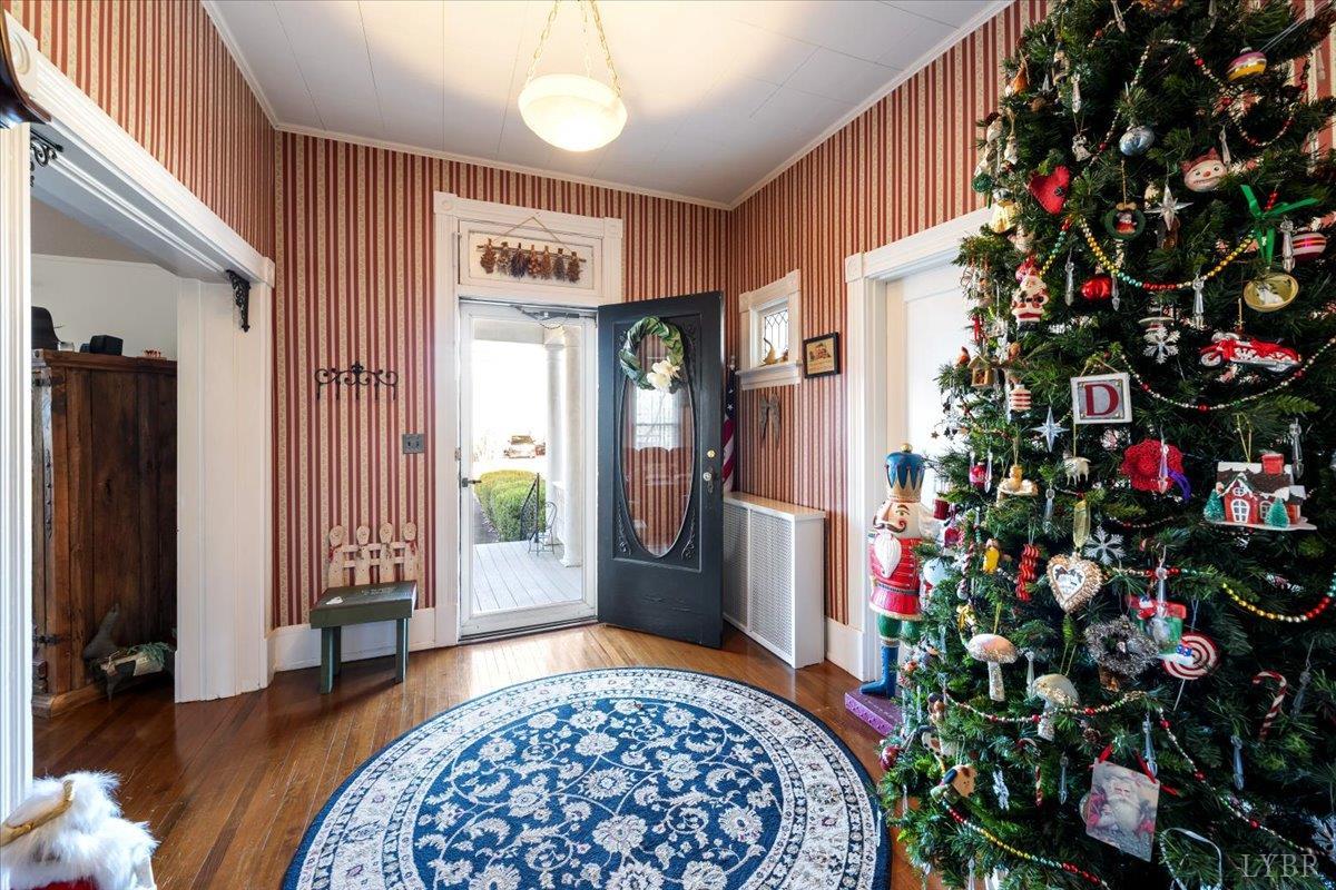 601 Henry Street Gretna, VA 24557 - Photo 3 of 46 a view of entryway with a flower pot