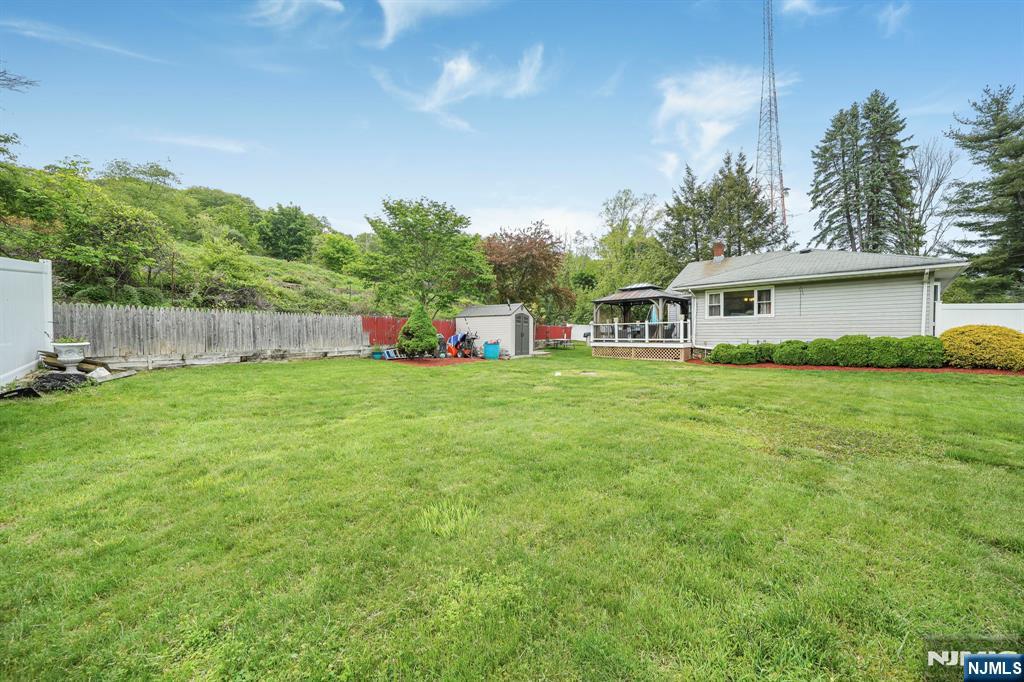 22 Federal Hill Road Pompton Lakes, NJ 07442 - Photo 31 of 40