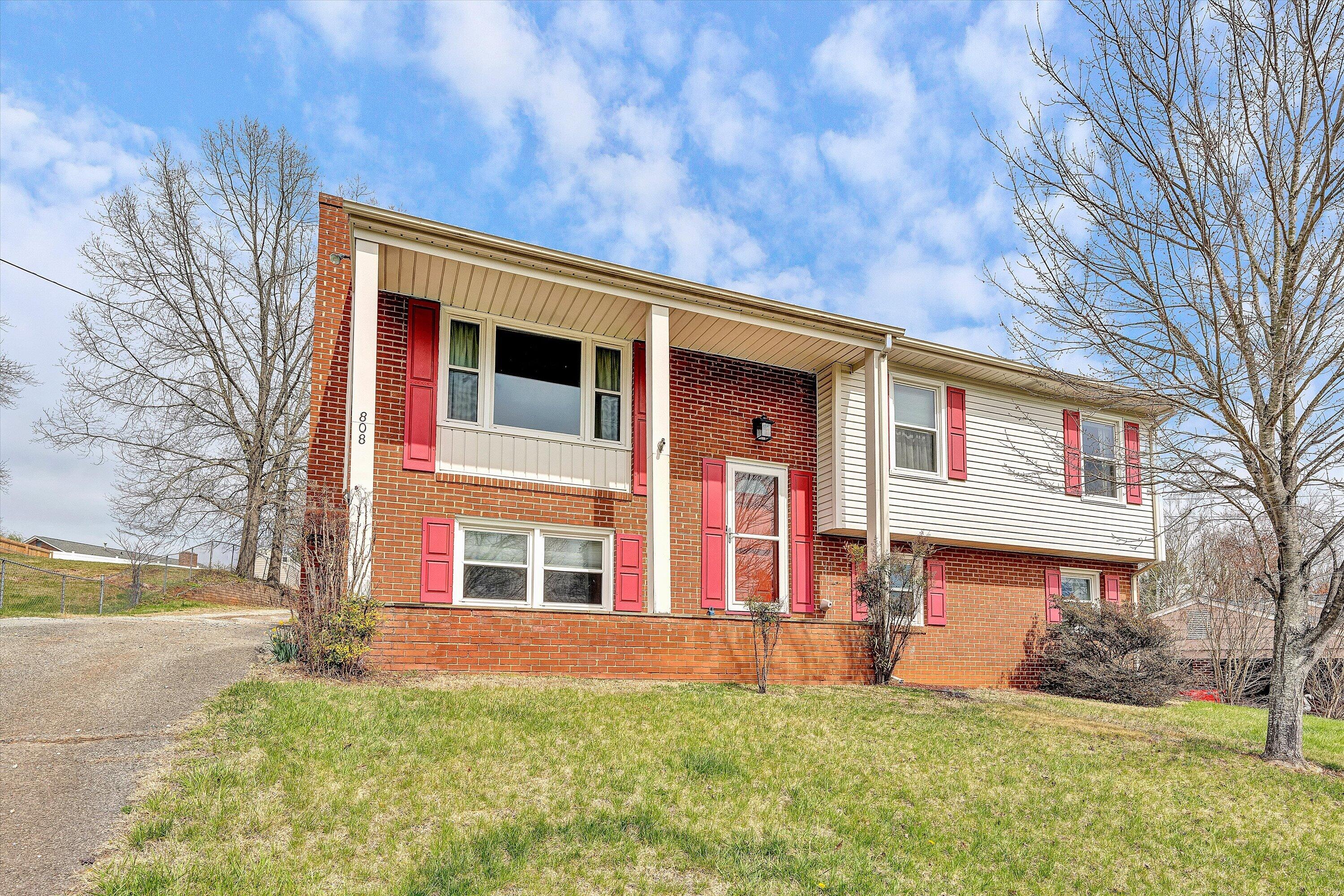 808 Mason Road Vinton, VA 24179 - Photo 3 of 32 03-DSC00541