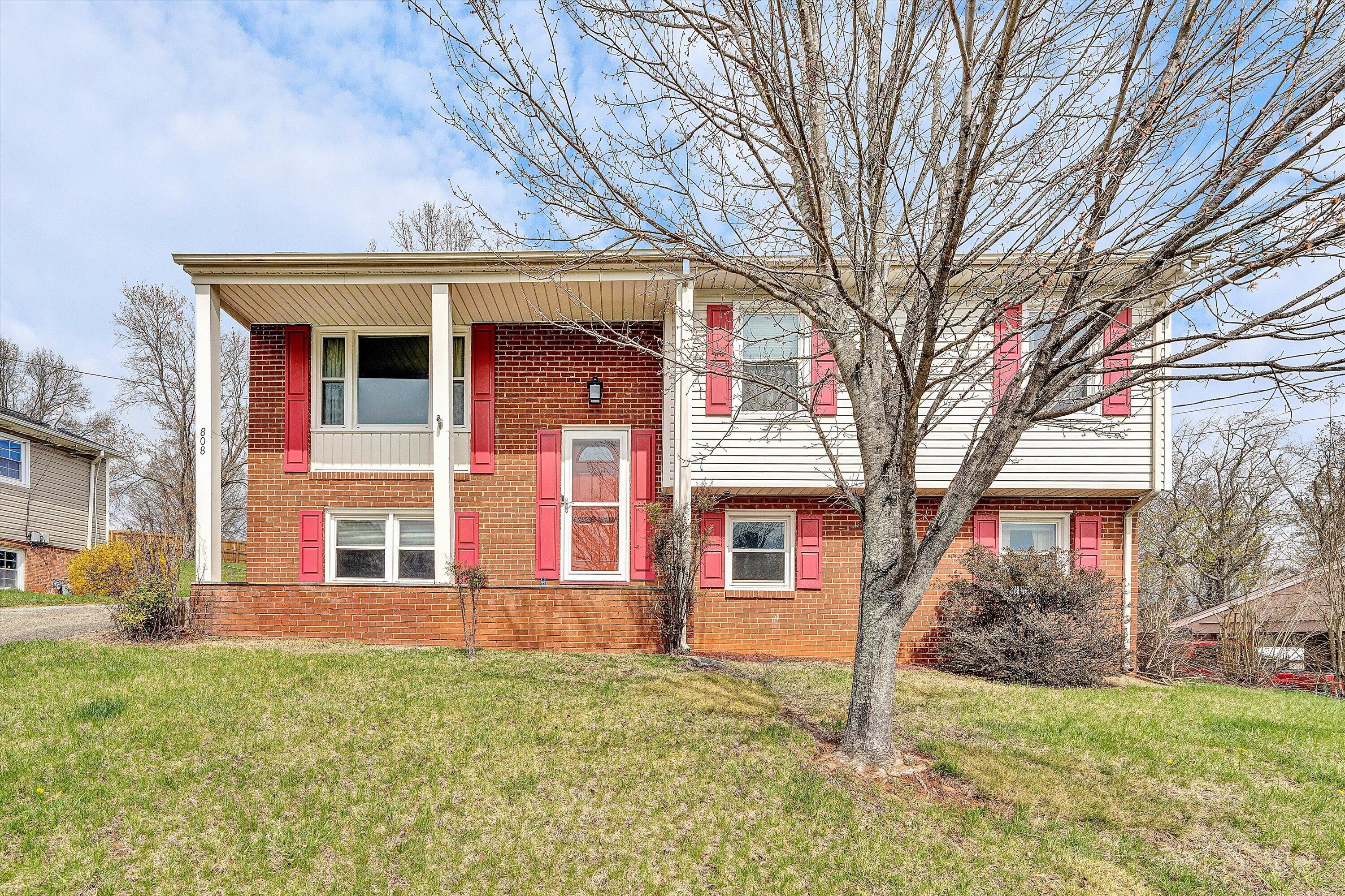 808 Mason Road Vinton, VA 24179 - Photo 4 of 32 04-DSC00544