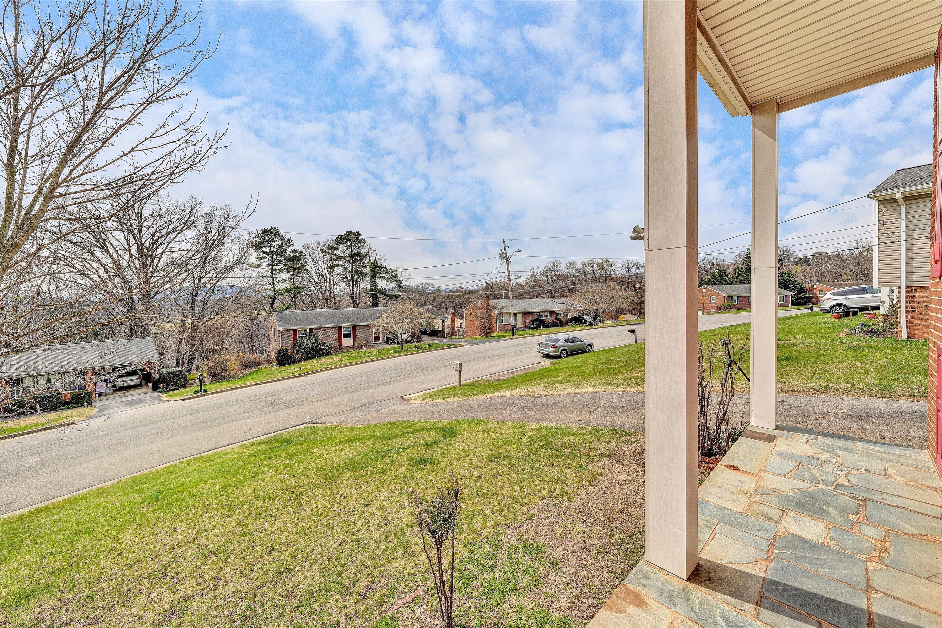 808 Mason Road Vinton, VA 24179 - Photo 5 of 32 05-DSC00538