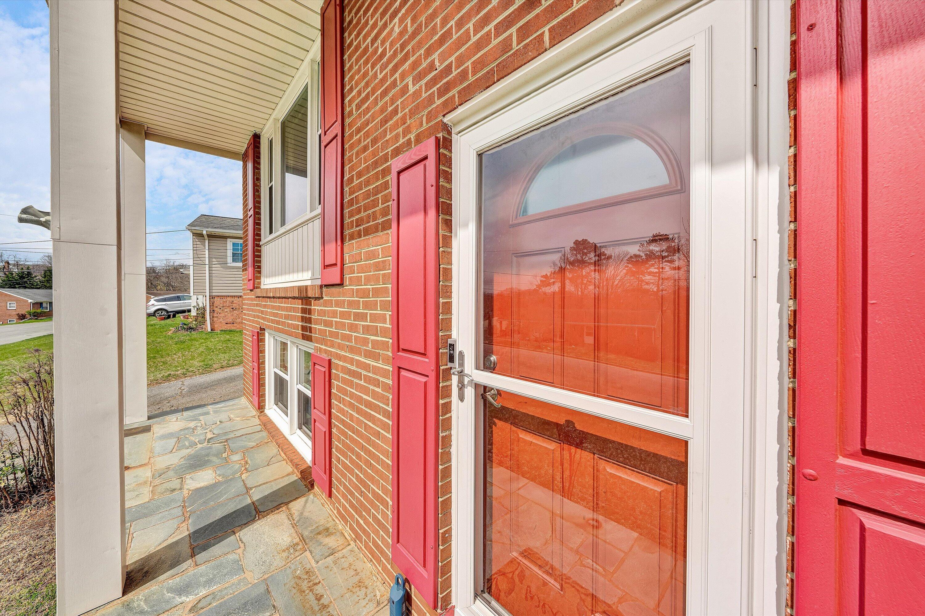 808 Mason Road Vinton, VA 24179 - Photo 6 of 32 06-DSC00535