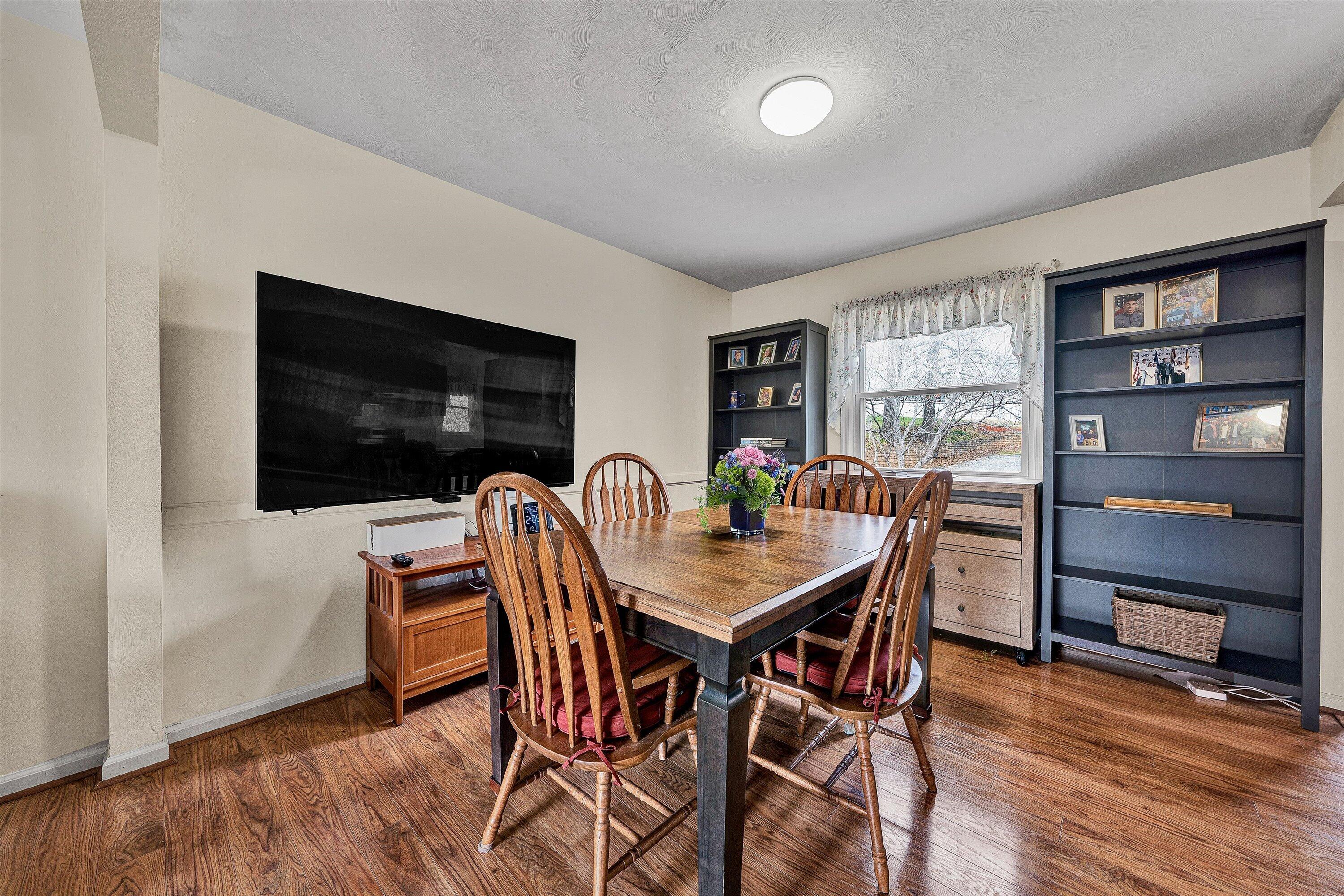 808 Mason Road Vinton, VA 24179 - Photo 9 of 32 09-DSC00490