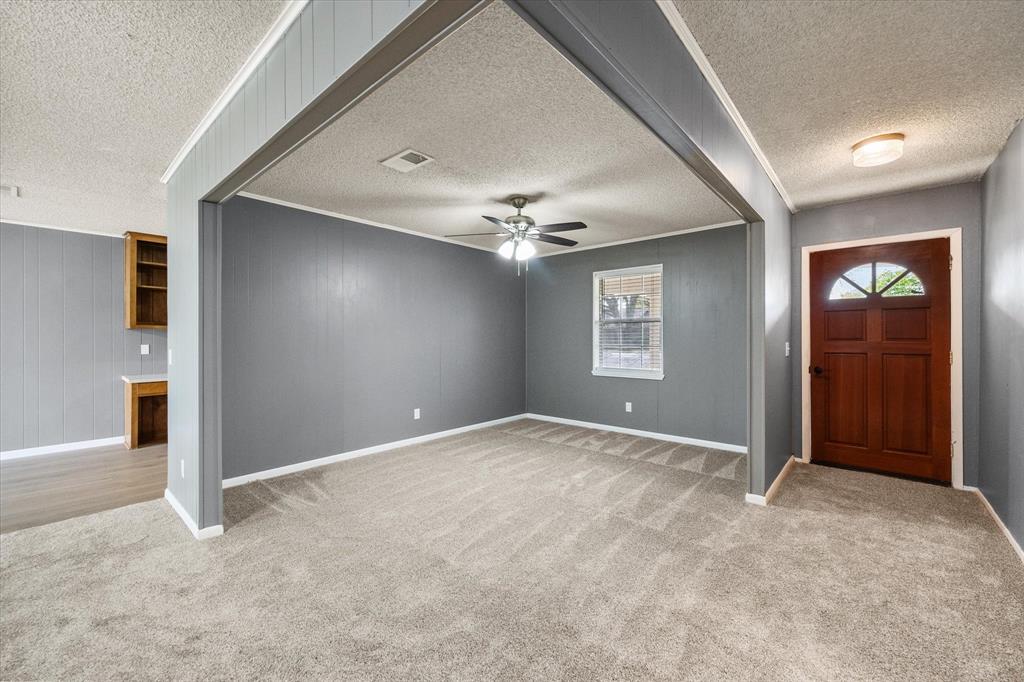 536 Robindale Lane Fairfield, TX 75840 - Photo 4 of 38 an empty room with windows and closet