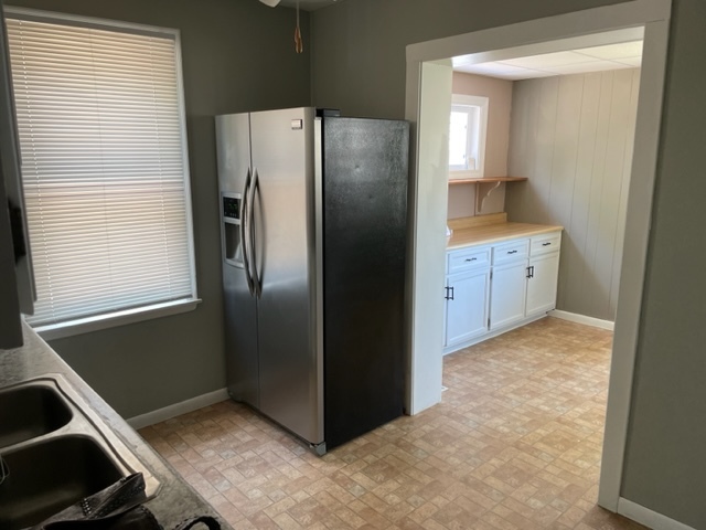 535 Kendall Lane DeKalb, IL 60115 - Photo 9 of 14 a kitchen with stainless steel appliances a refrigerator and a stove