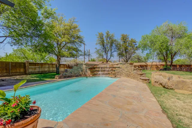 $987,000 | 4902 19th Street, Lubbock, TX 79416