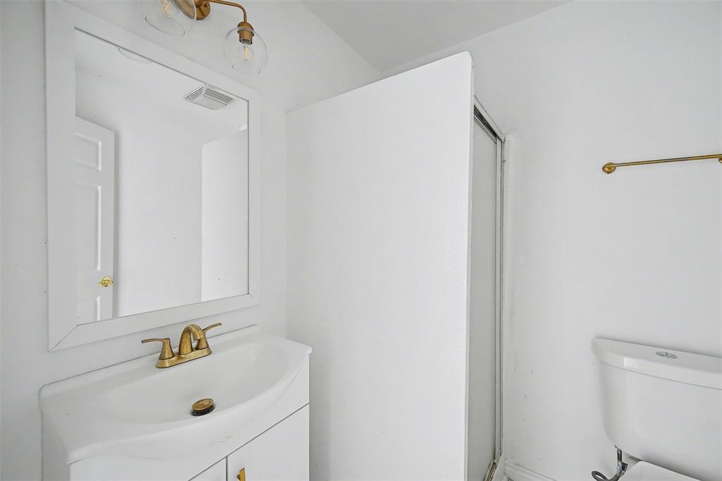 1781 South Munson Road Royse City, TX 75189 - Photo 16 of 33 a bathroom with a sink and a bathtub