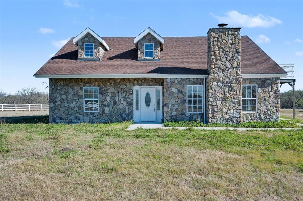1781 South Munson Road Royse City, TX 75189 - Photo 4 of 33 a front view of a house with a garden