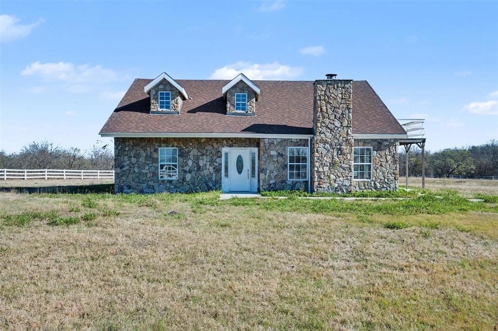 1781 South Munson Road Royse City, TX 75189 - Photo 5 of 33 a front view of a house with garden