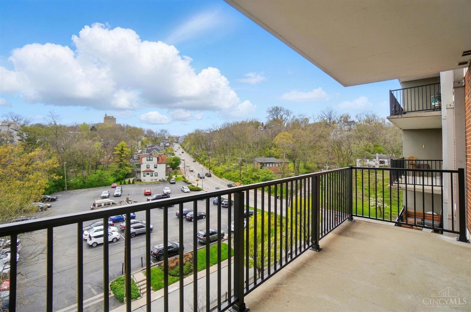 1815 William Howard Taft Road, Unit 702 Cincinnati, OH 45206 - Photo 25 of 35